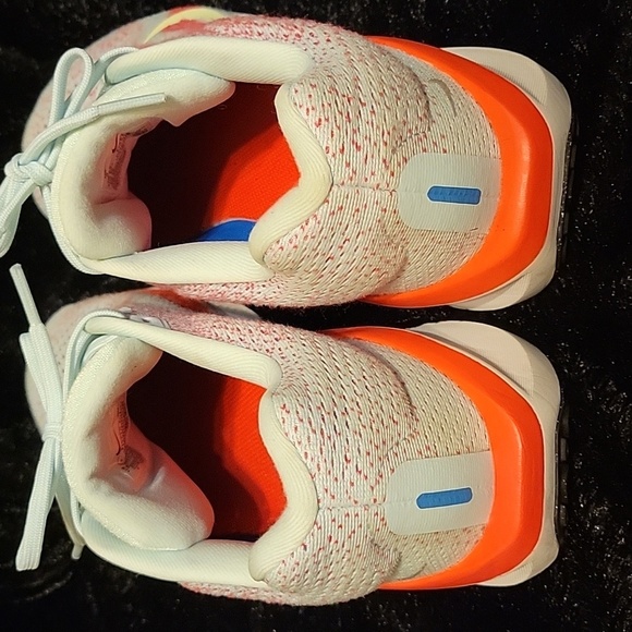 Nike Air Winflo Sneakers - Picture 8 of 16